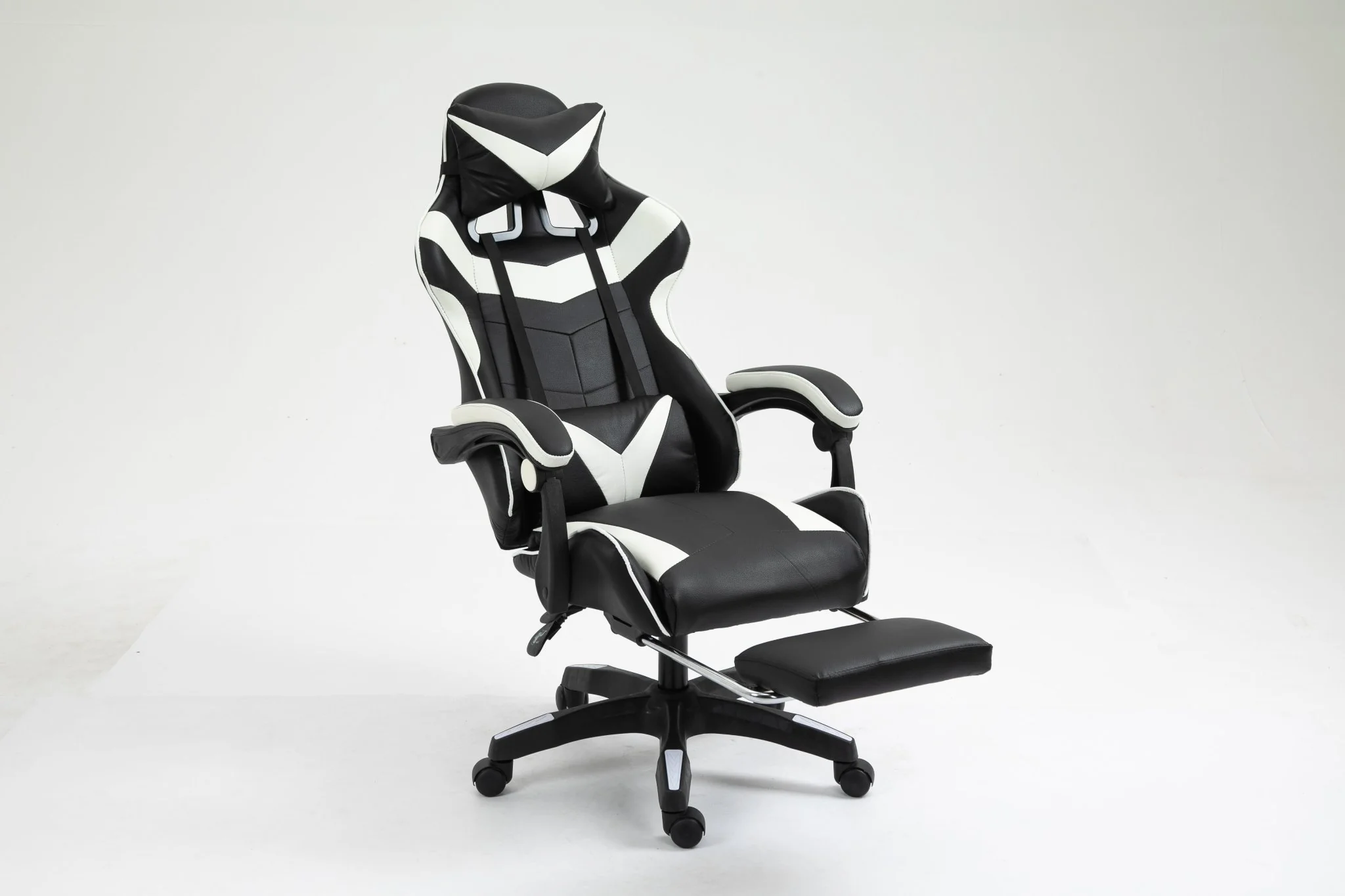 Deluxe Office/Gaming Reclining Chair with footrest - Image 4