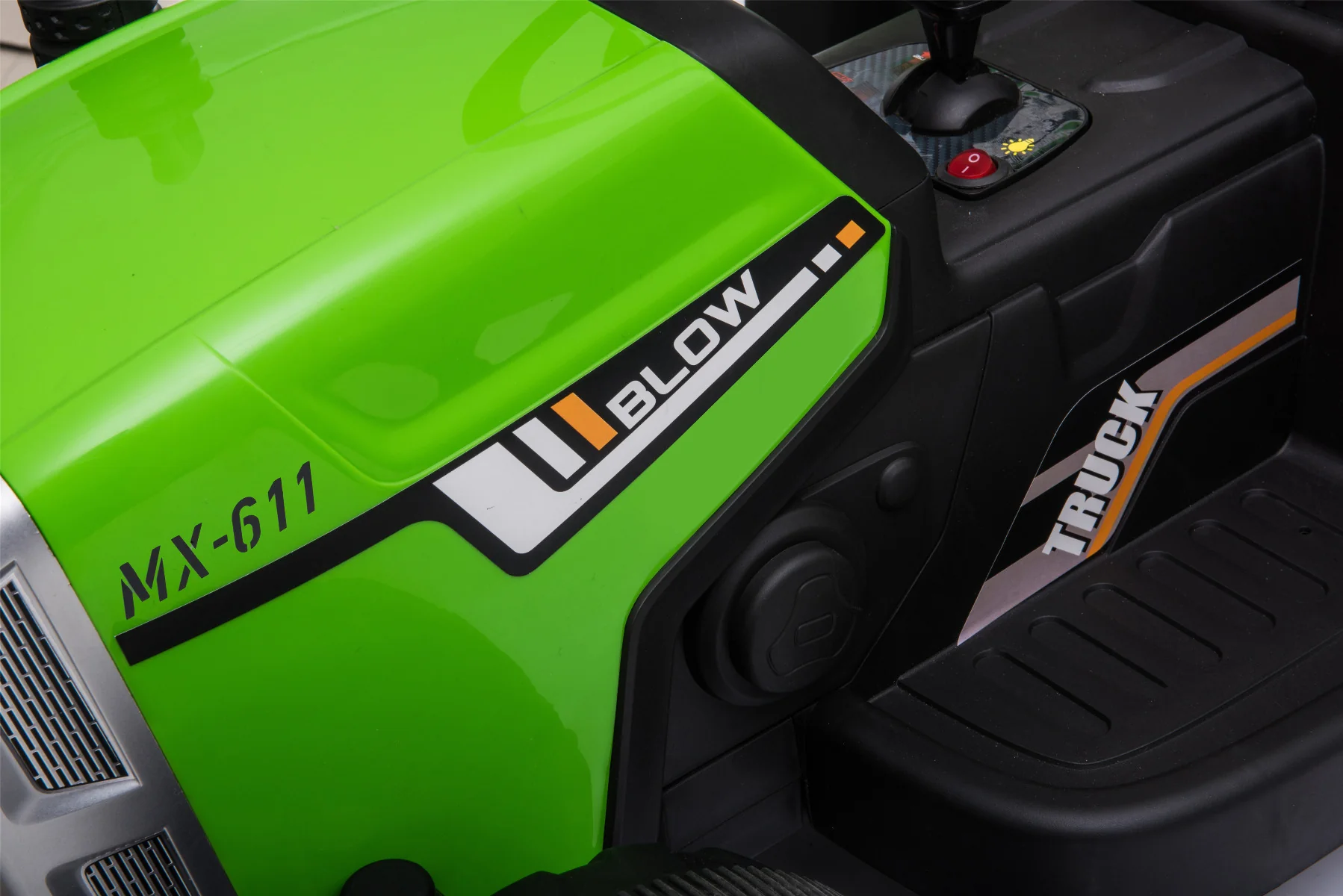 Kids Electric Ride-on Tractor with Trailer (12V Rechargeable Battery) - GREEN - Image 6
