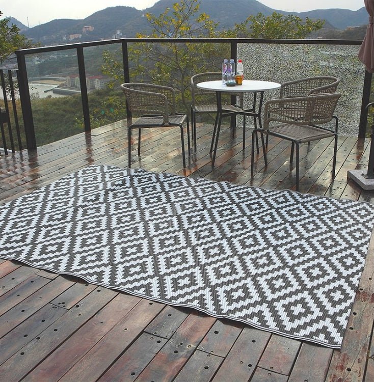 Outdoor Rug 4 x 6' - Image 3